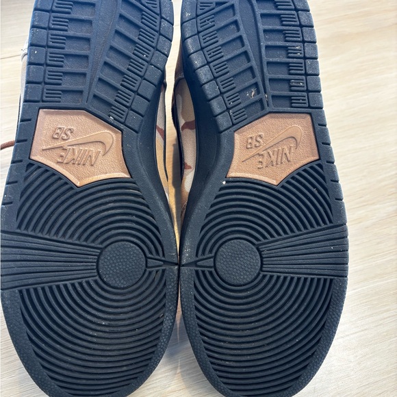 Nike SB Dunks Sneakers - Camouflage Brown and Tan - Picture 6 of 6